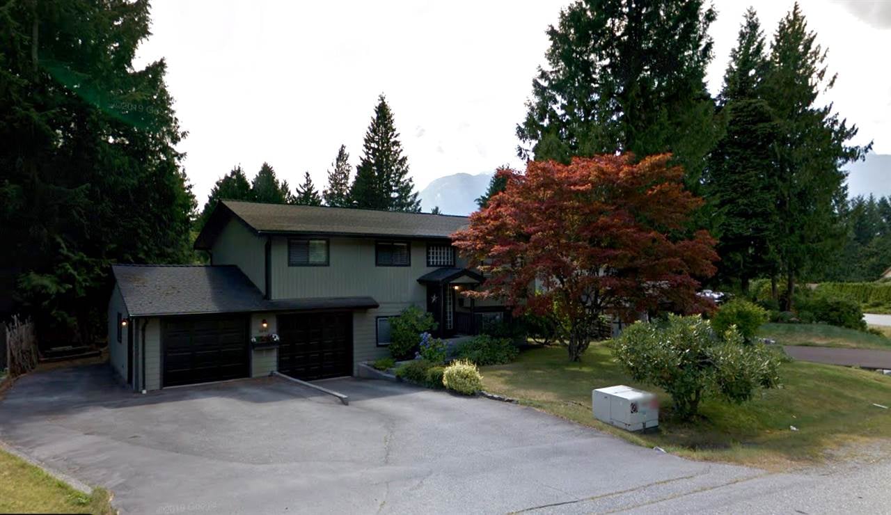 2540 Lomond Wy