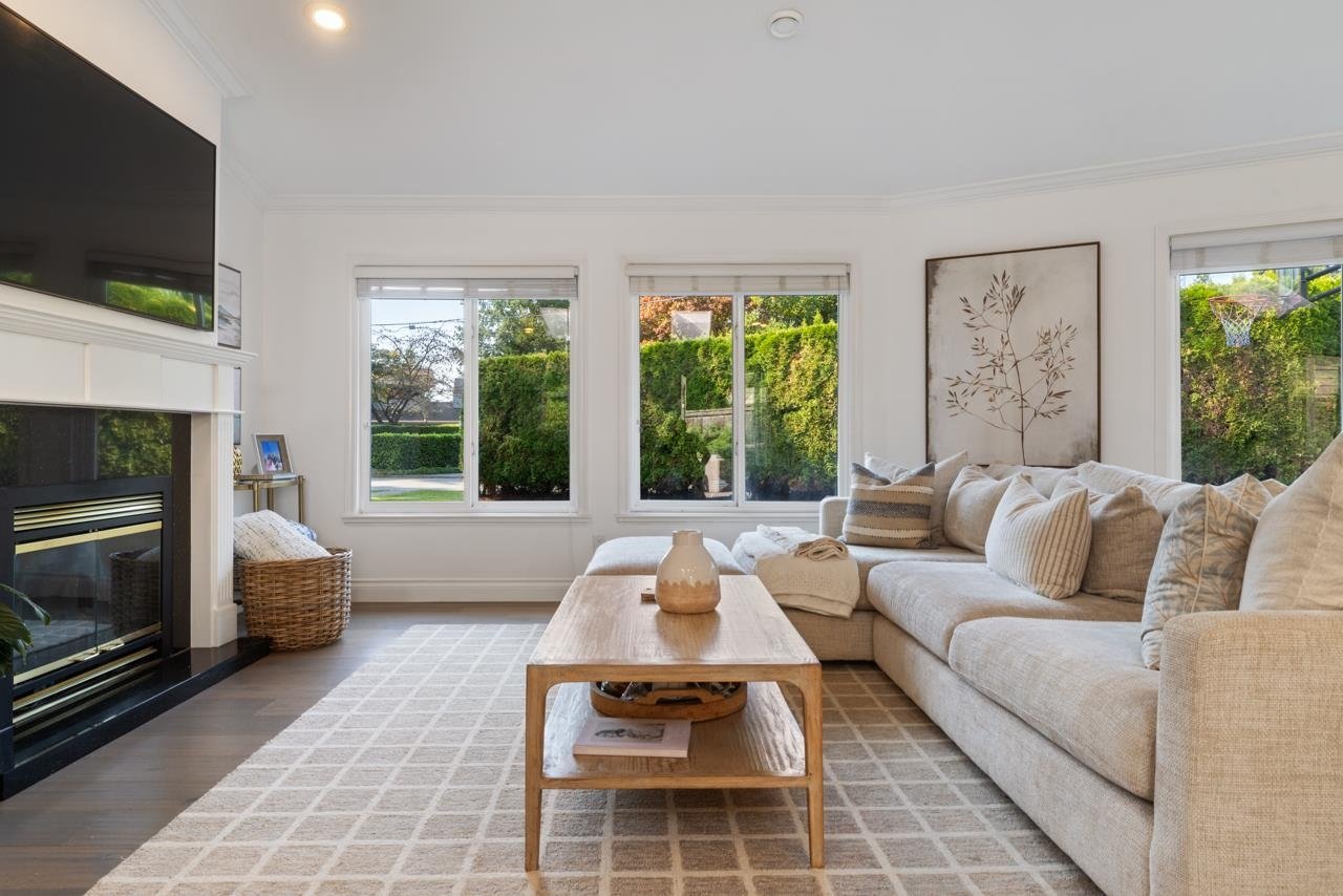 4168 Sunset Blvd