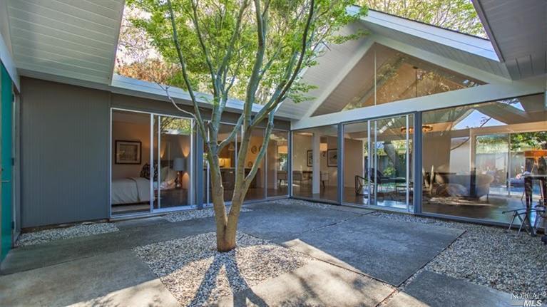 26 Zephyr Ct