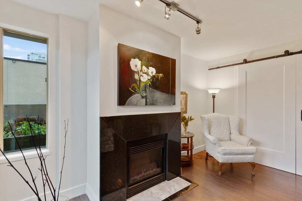 203-137 W 17th St