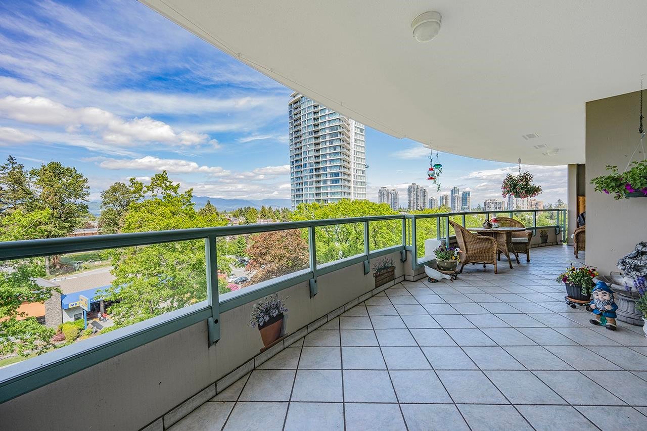907-6611 Southoaks Cres