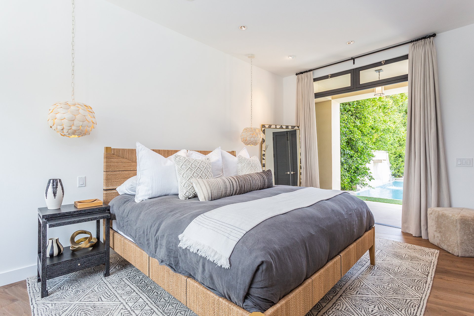 2943 Club Dr, Cheviot Hills