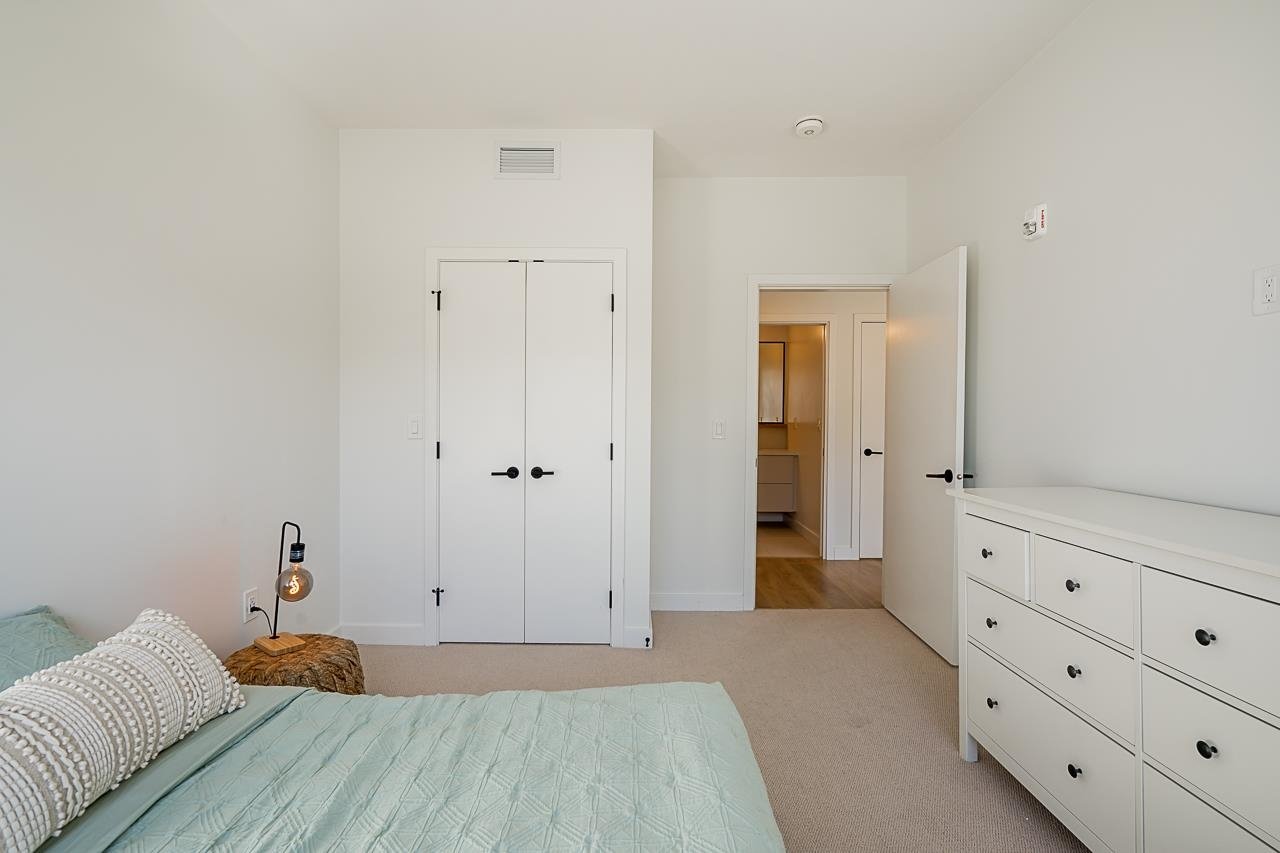 607-3038 St George St