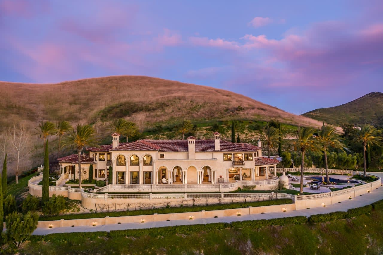 1233 Woodland Grove Ct, Calabasas Real Estate