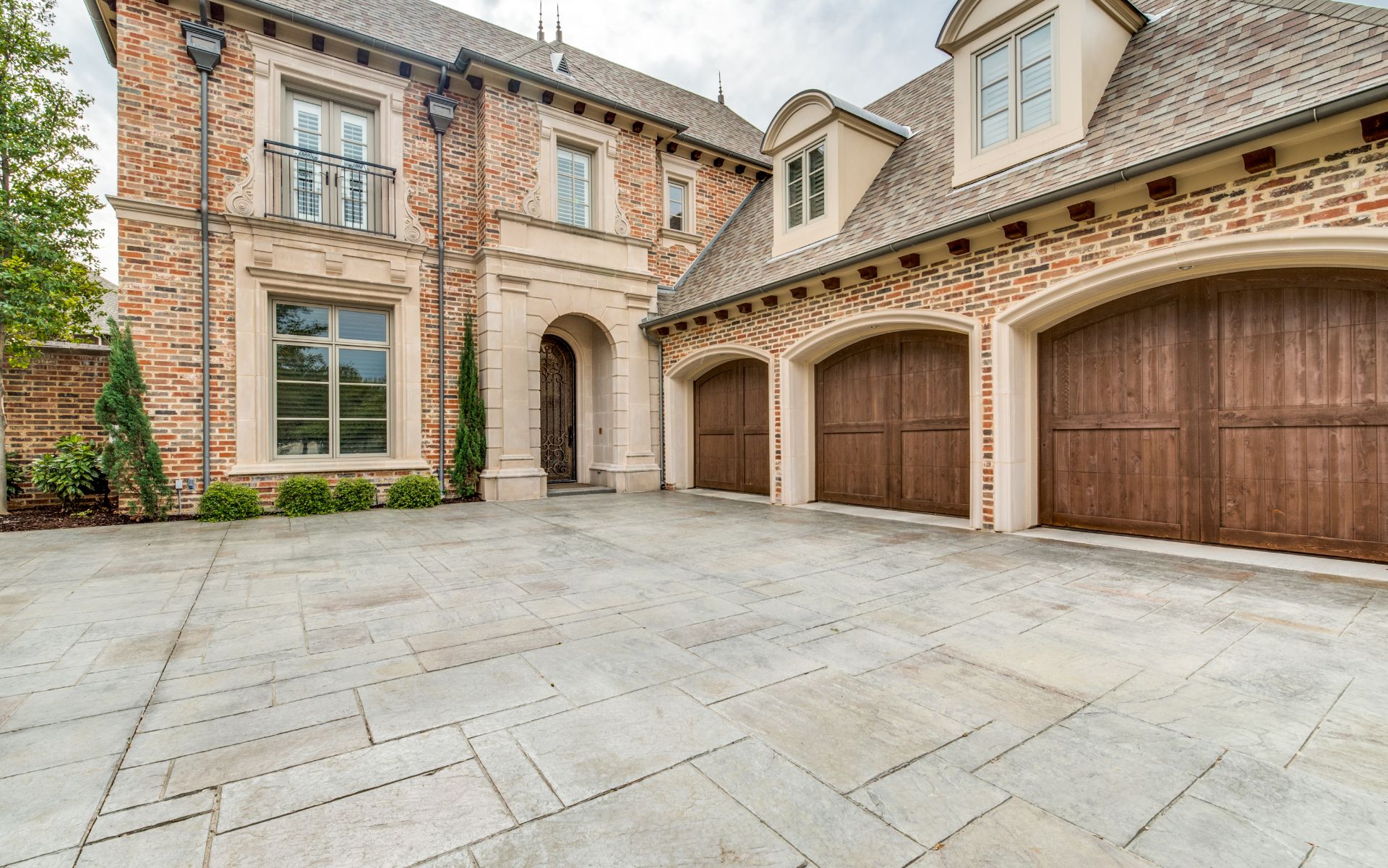 6389 Memorial Drive