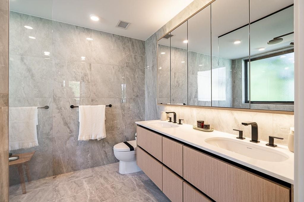 539 W 28th Avenue 202, Vancouver