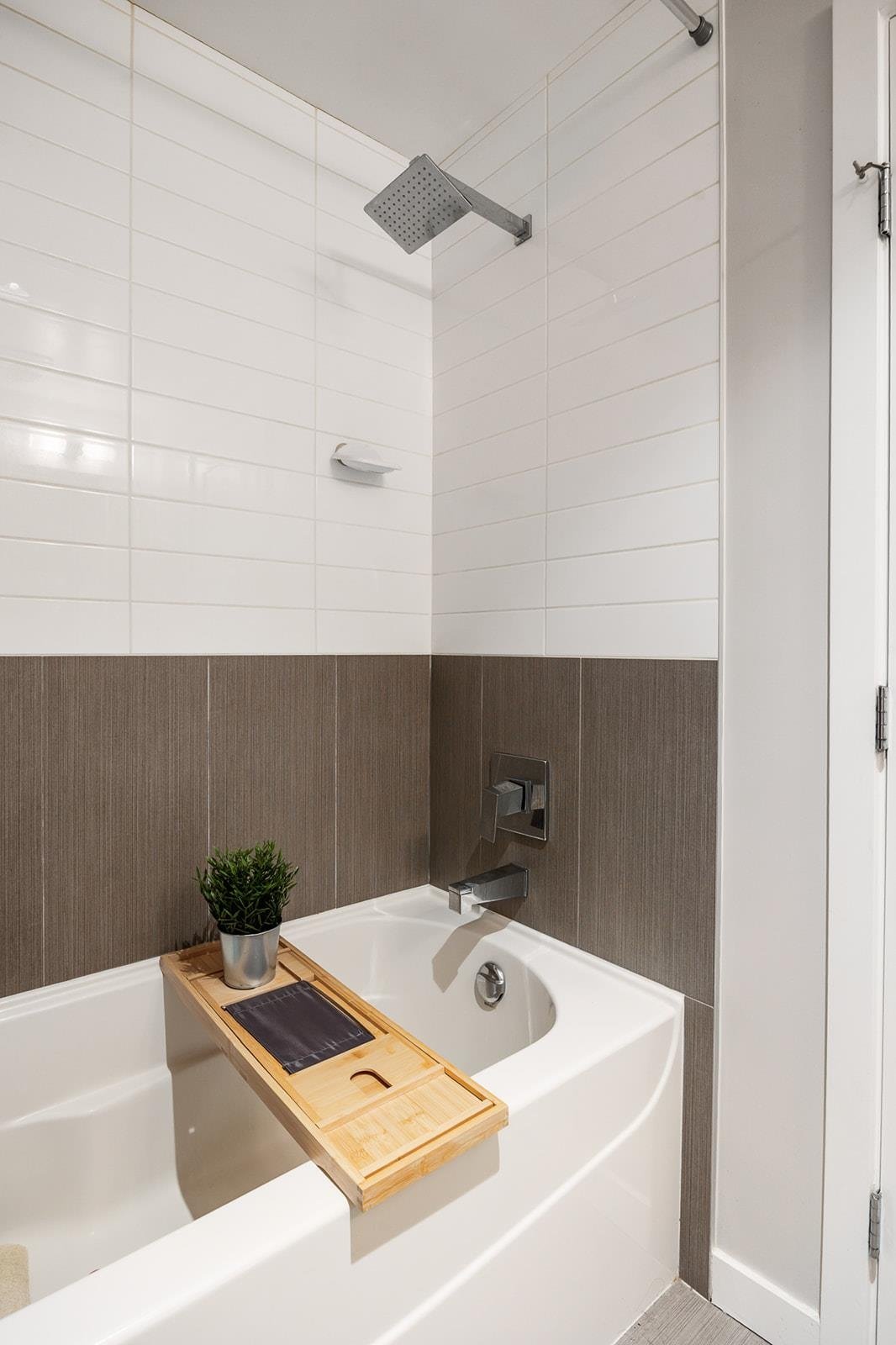 E106-20211 66 Ave