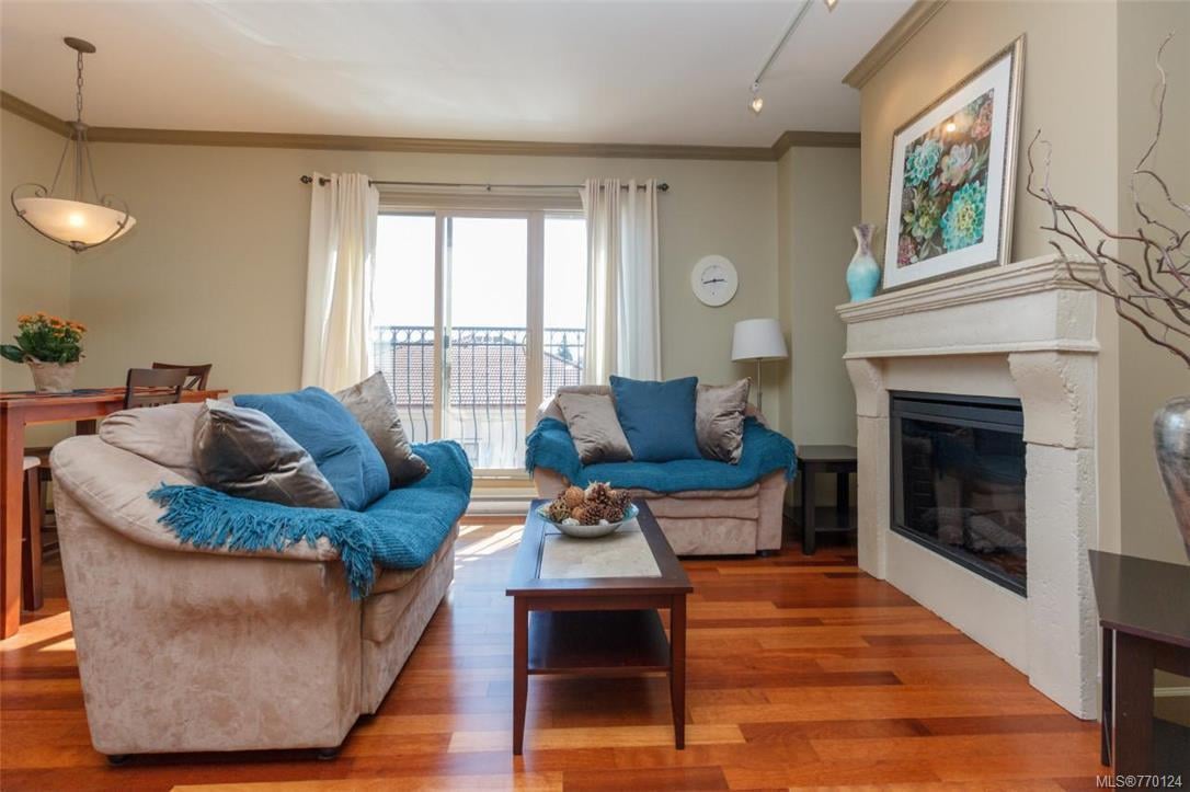 206-1642 McKenzie Ave, Saanich