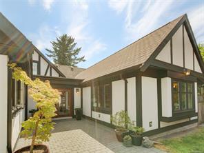 3900 Cadboro Bay Rd