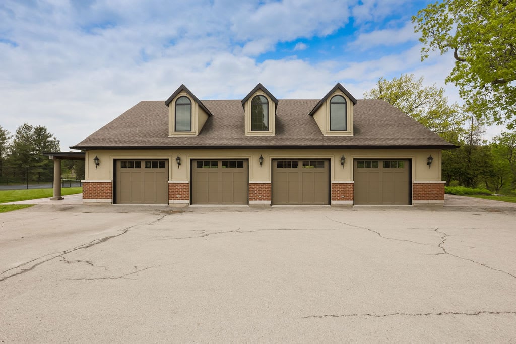 76 Ridge Road W, Grimsby