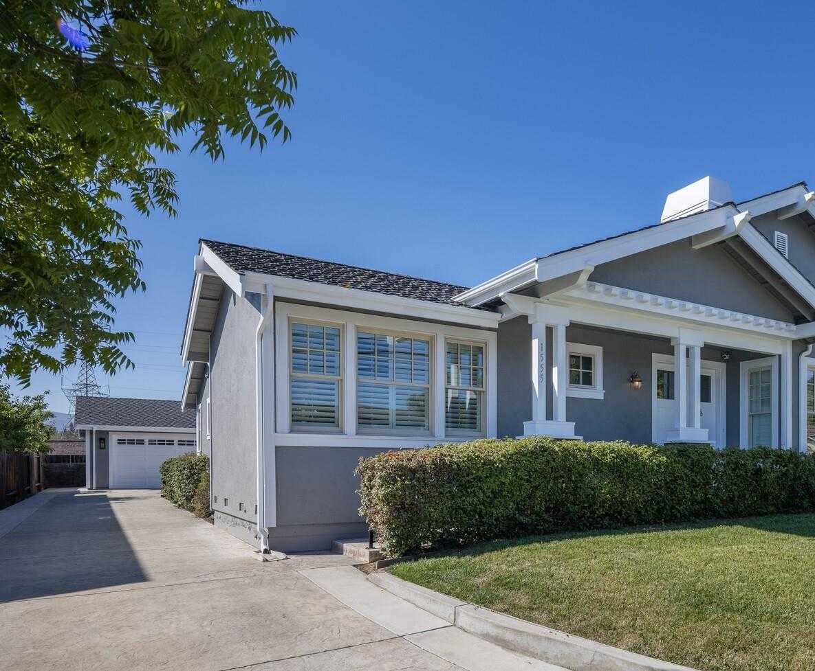 1555 Van Dusen LN