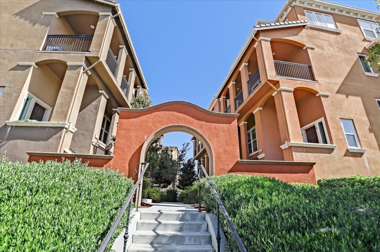 272 Currlin Cir