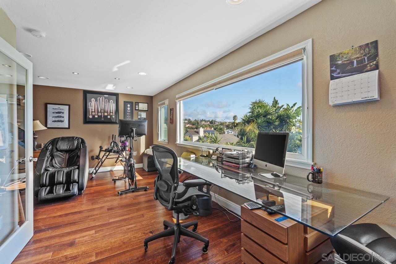 1815 Hawk View Dr
