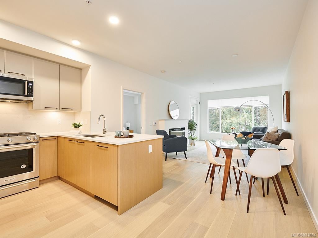 408-7162 West Saanich Rd, Central Saanich