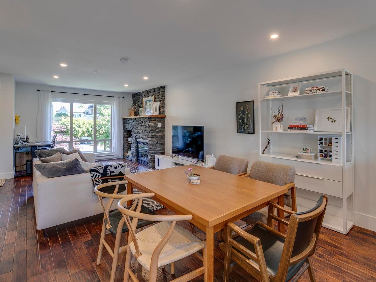 1196 Village Green Wy