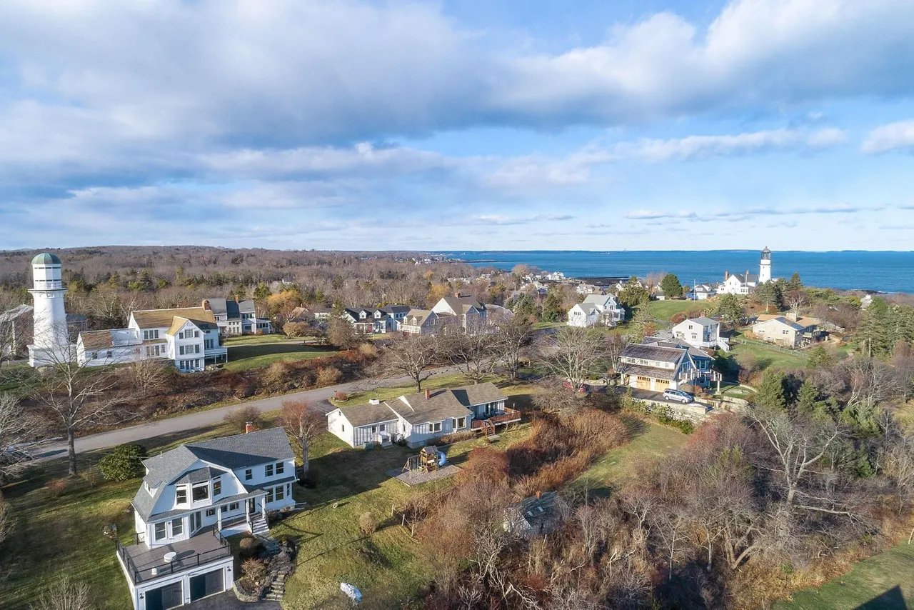 Home for Sale – 4 Two Lights Terrace, Cape Elizabeth – $1,095,000