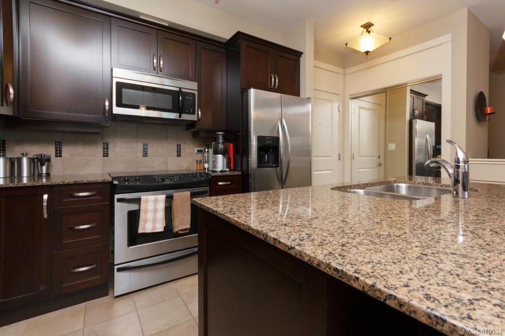 204-3220 Jacklin Rd