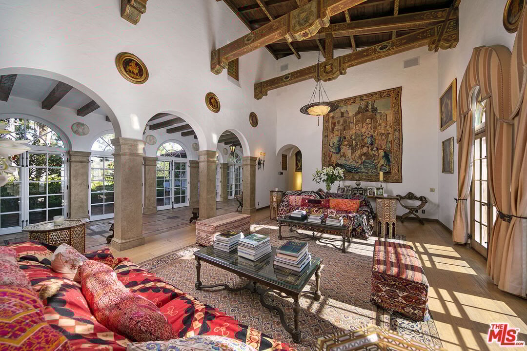 Castillo del Lago in Hollywood Hills