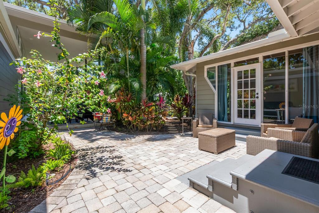 1734 Bahia Vista St