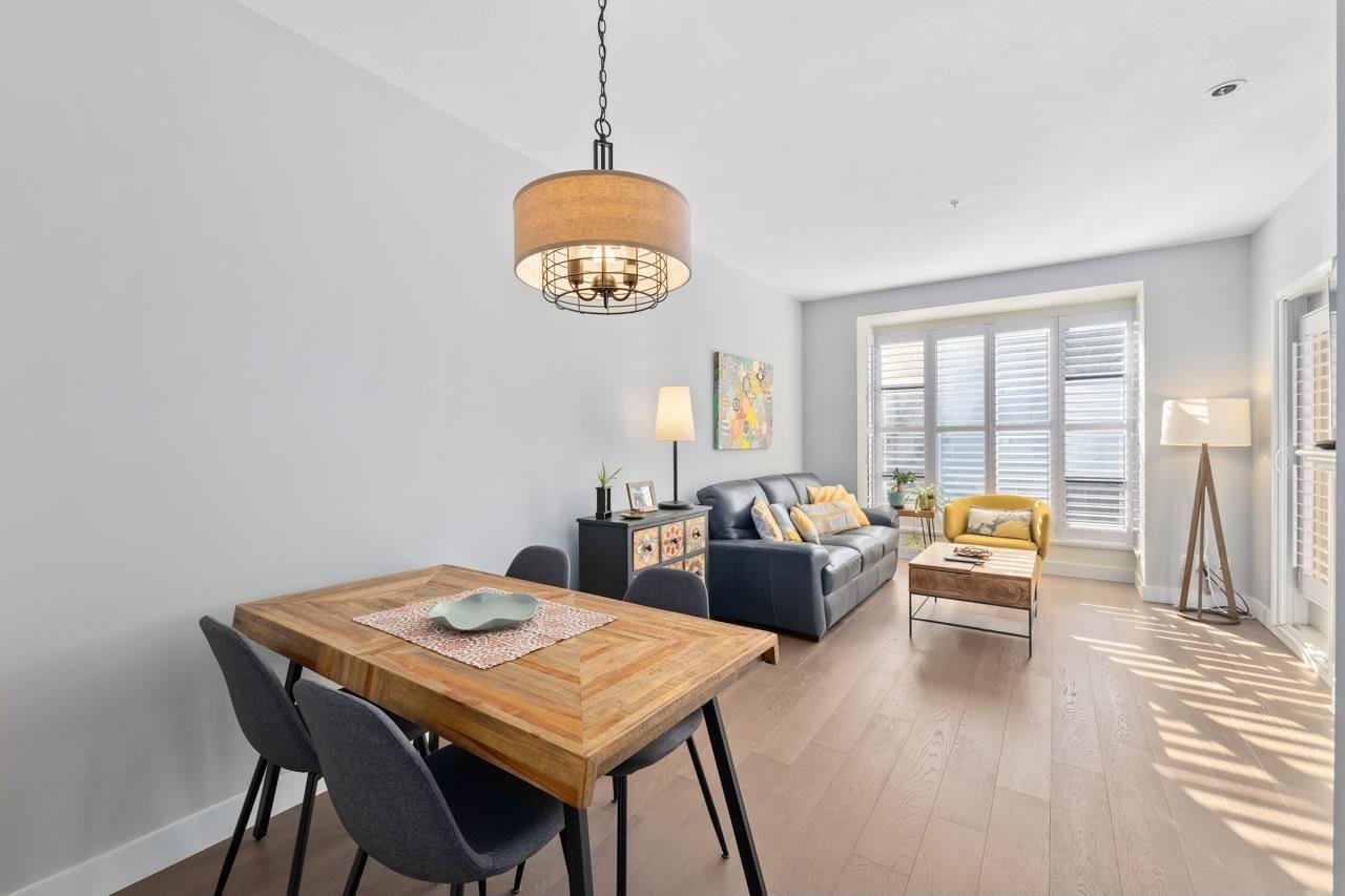 210-2175 Salal Dr
