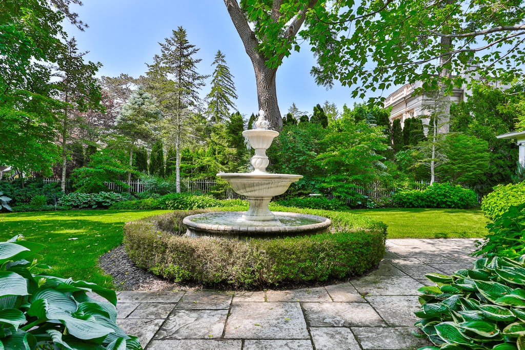 499 Lakeshore Road E, Oakville