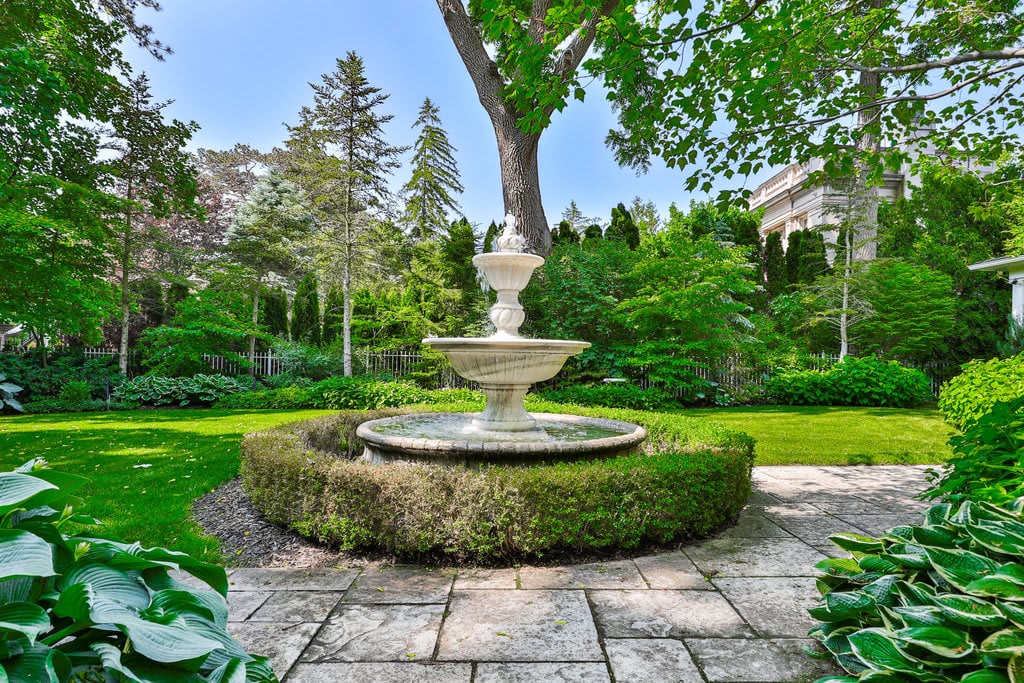 499 Lakeshore Road E, Oakville