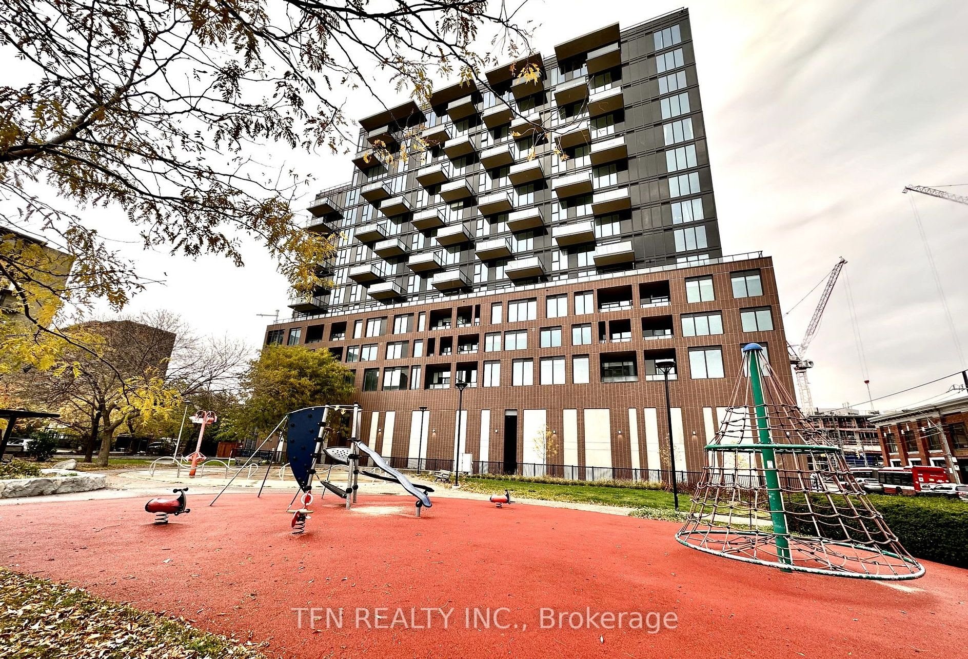 270 Dufferin St Unit: 211