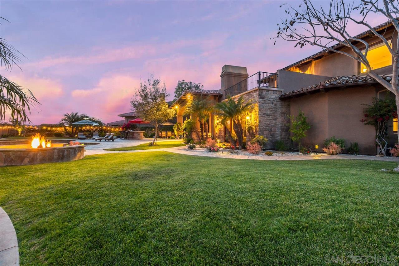 5847 Meadows Del Mar