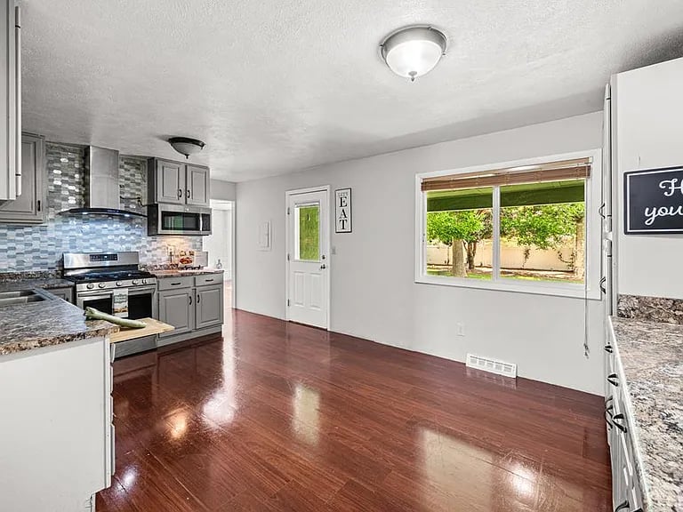 19 Cornell Cir