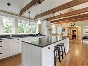 3900 Cadboro Bay Rd