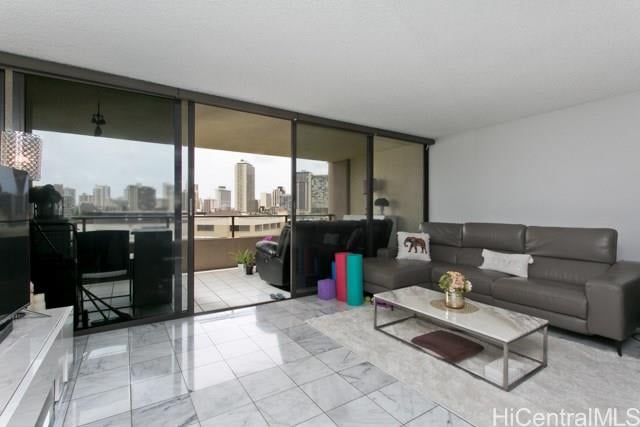 581 Kamoku St #702