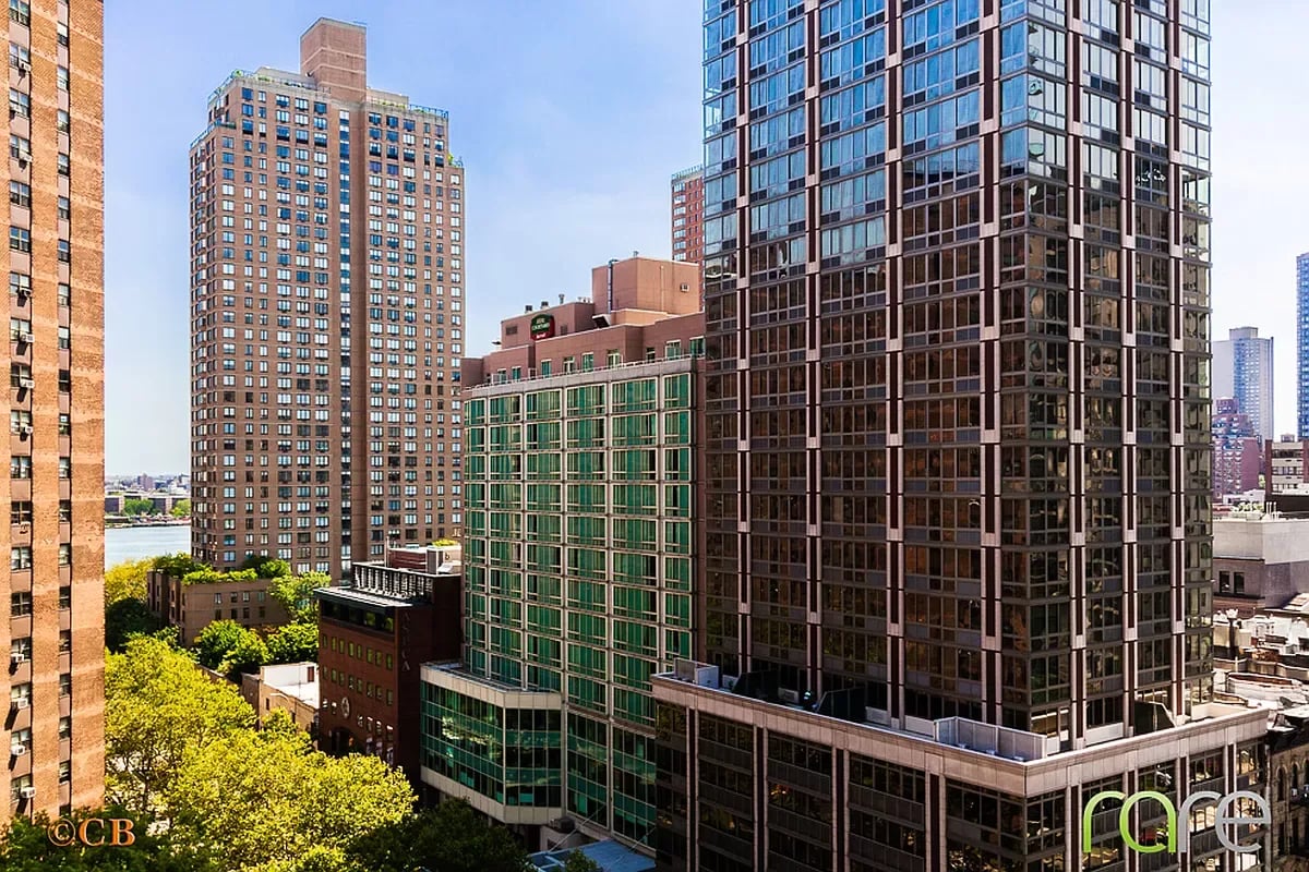 340 East 93rd Street Unit: 14F