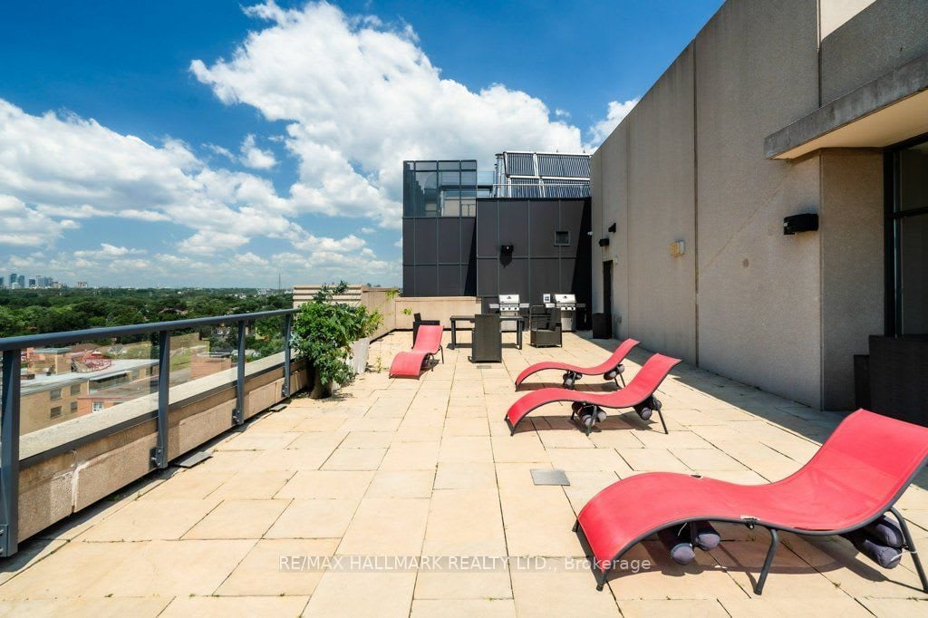 YORKVILLE LUXURY PENTHOUSE 