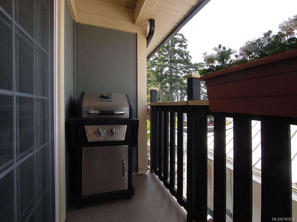 202-2752 Peatt Rd, Langford