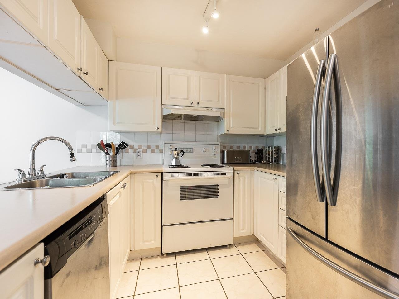 307-929 W 16th Ave