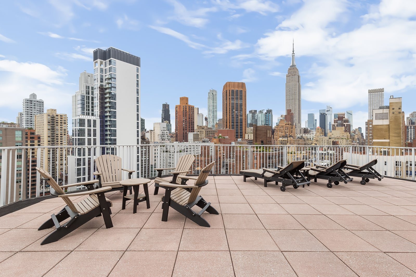 225 E 36TH Street Unit: 15B