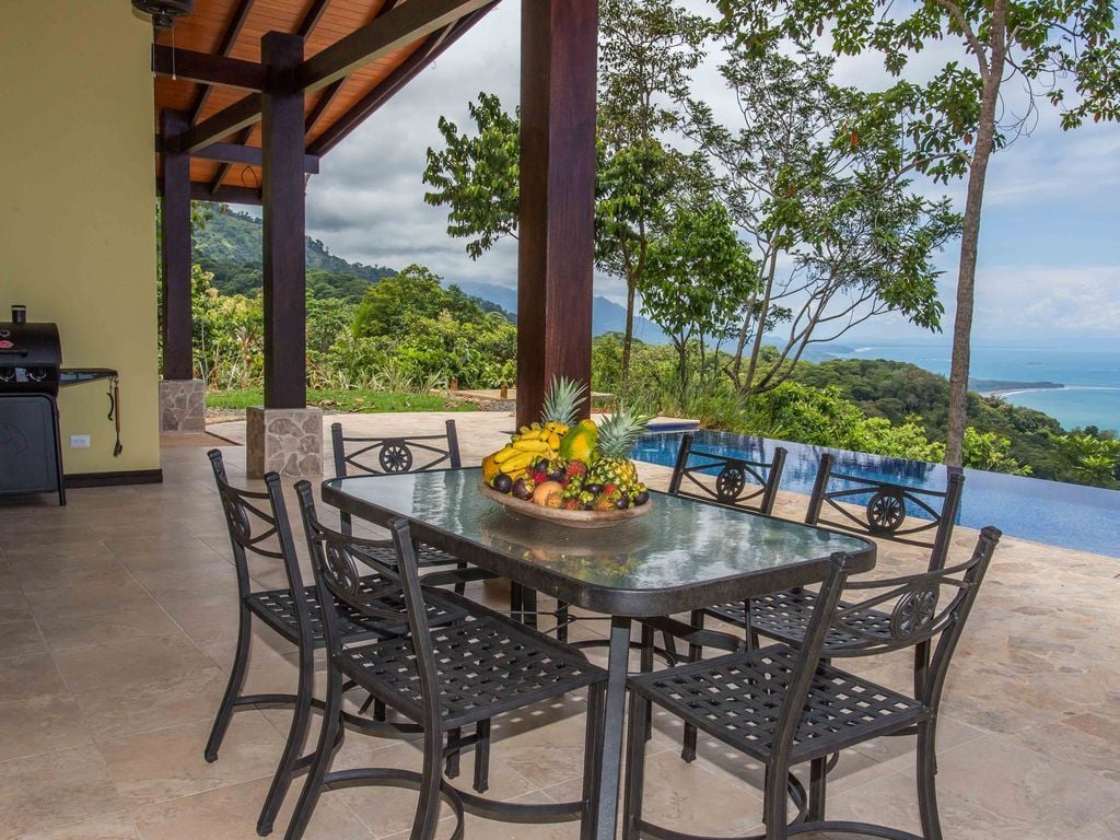 Whale's Tail View Infinity Pool, Dominical, Puntarenas