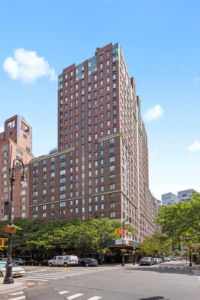 225 Rector Place, Apt PH-1A