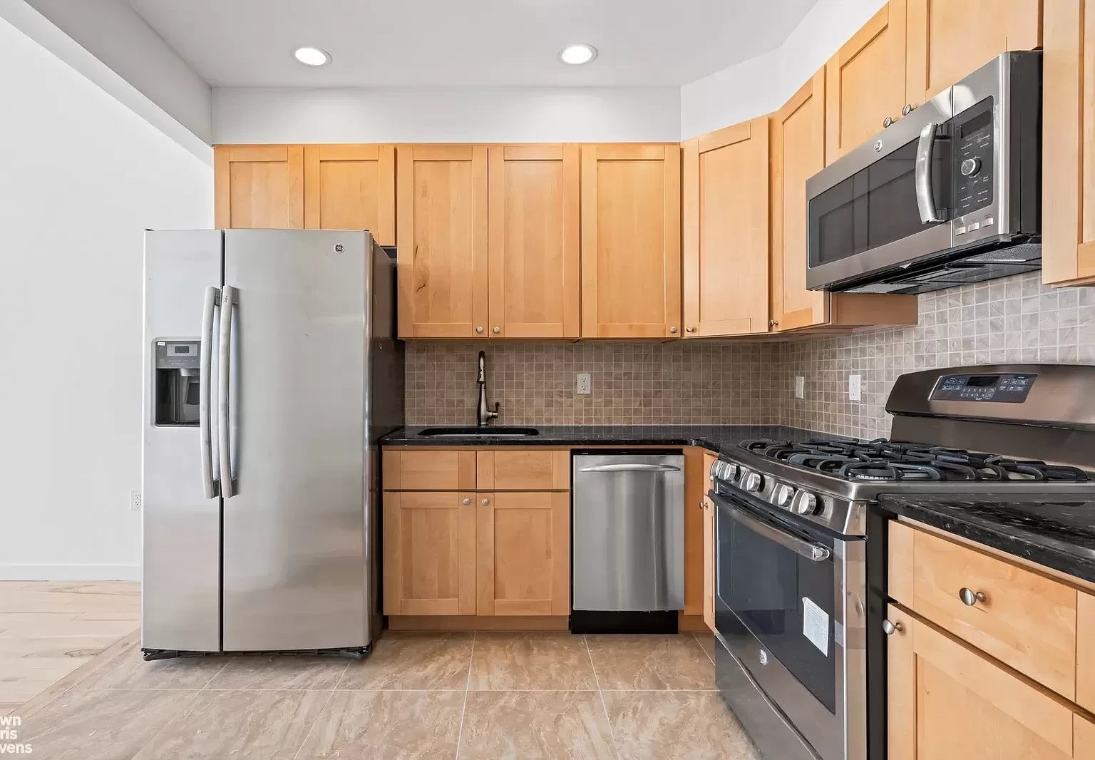 171 Henry St, #6D