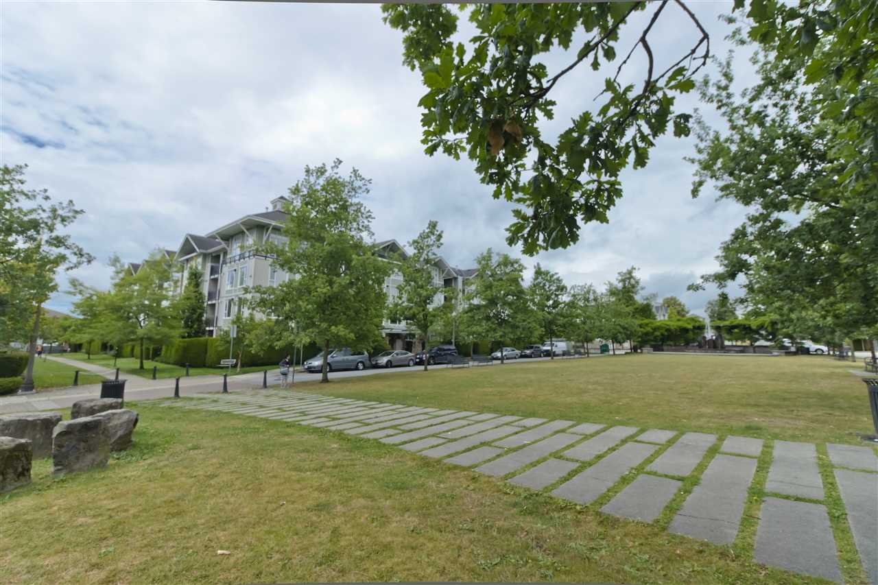 112-7089 Mont Royal Square