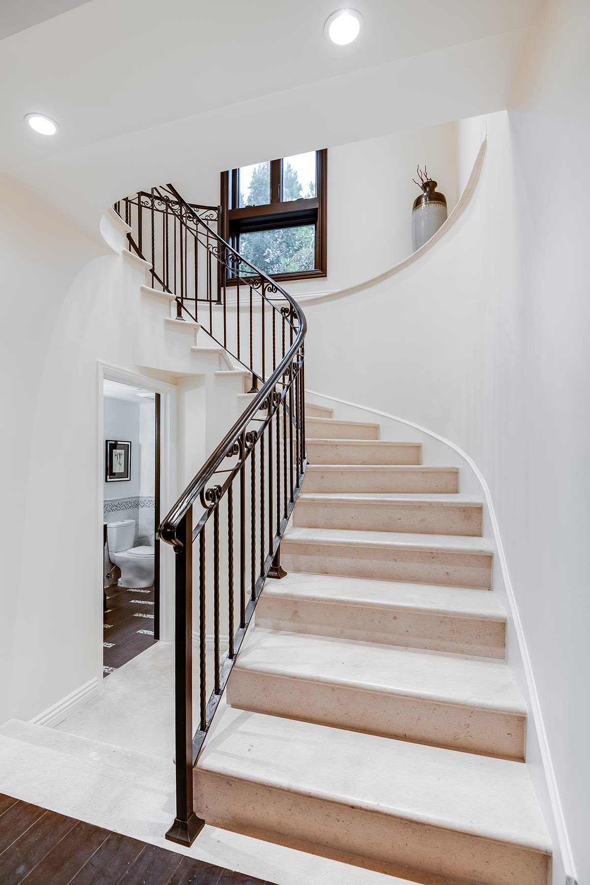 1600 Benedict Canyon Dr