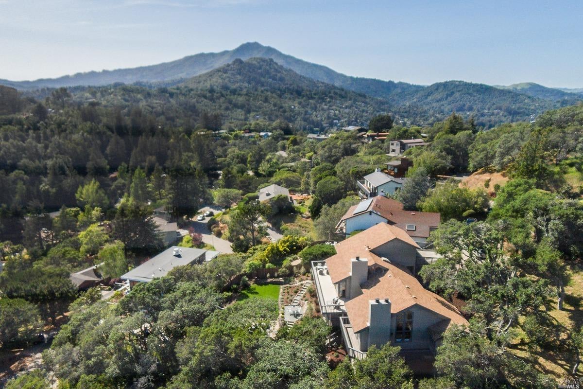 10 Pleasant Ave