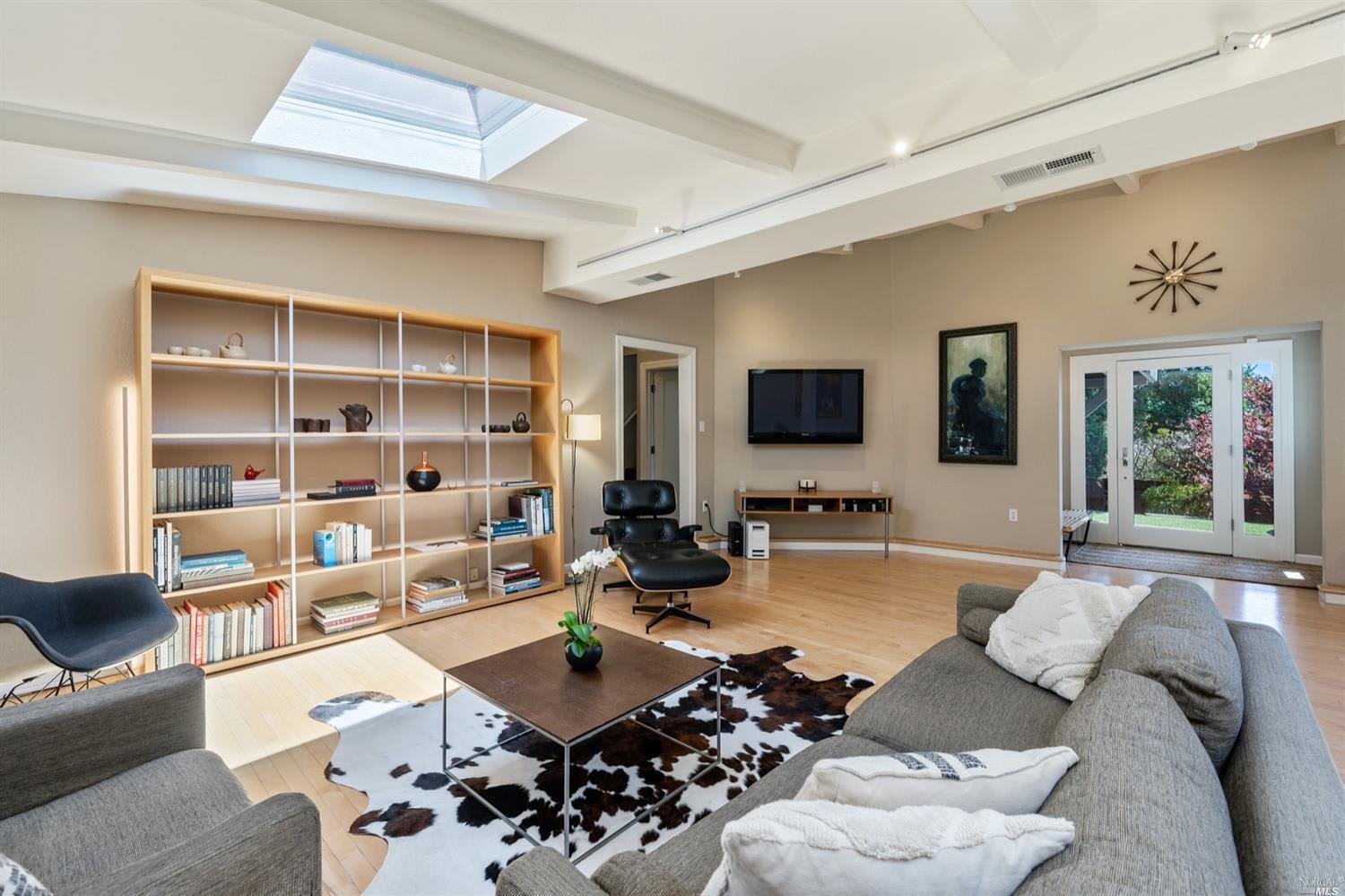 2 Cedarwood Ln