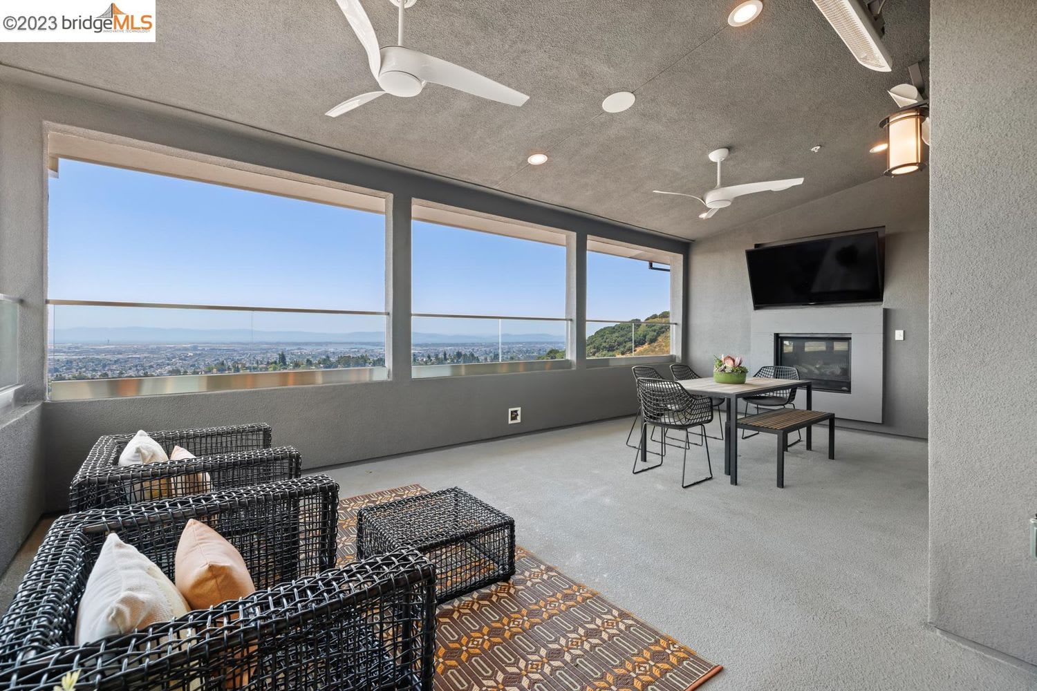 6731 Skyview Dr, Oakland, CA 94605