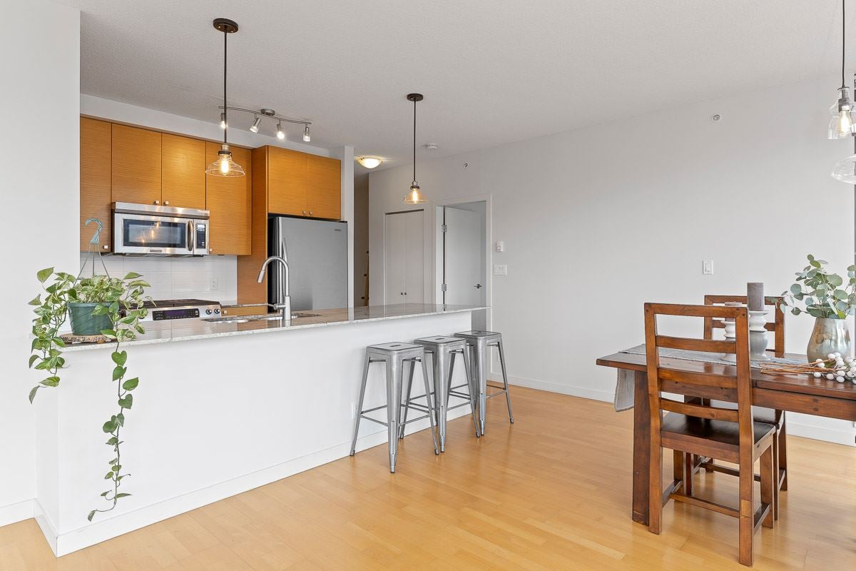 908-400 Capilano Rd