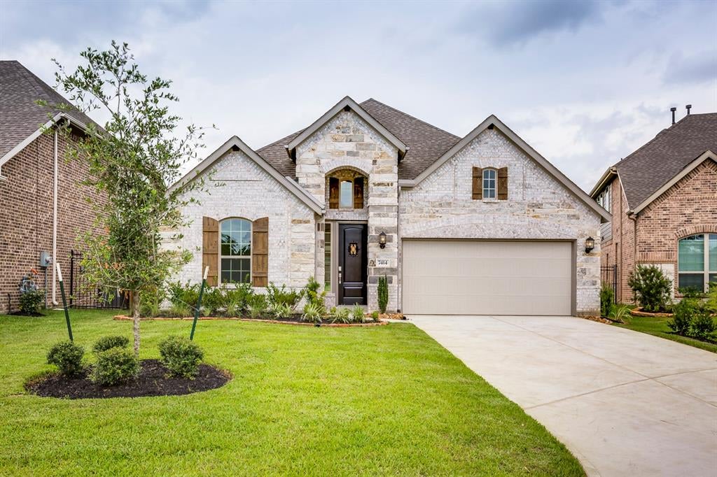 7414 Bethpage Ln