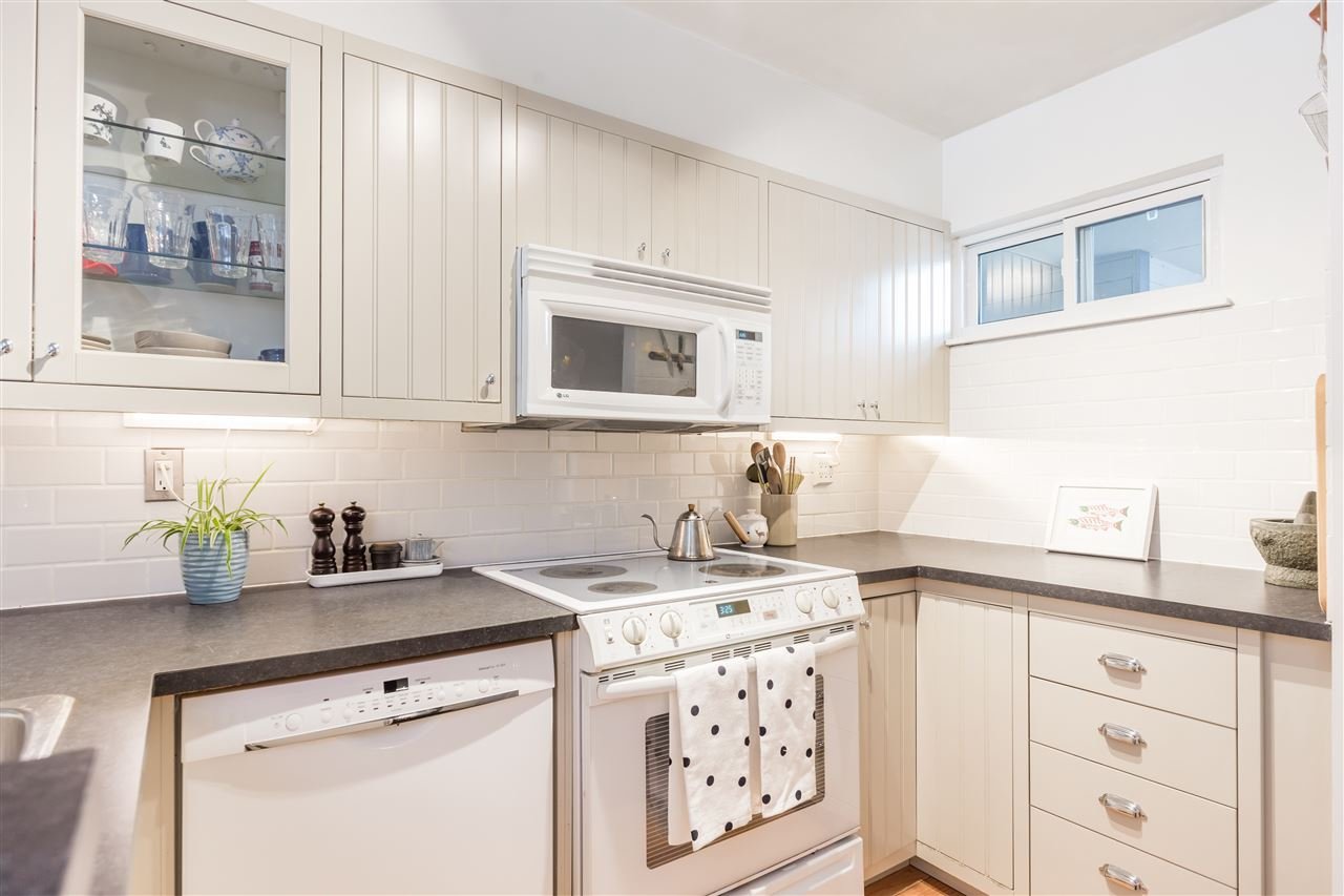 23-460 W 16th Ave