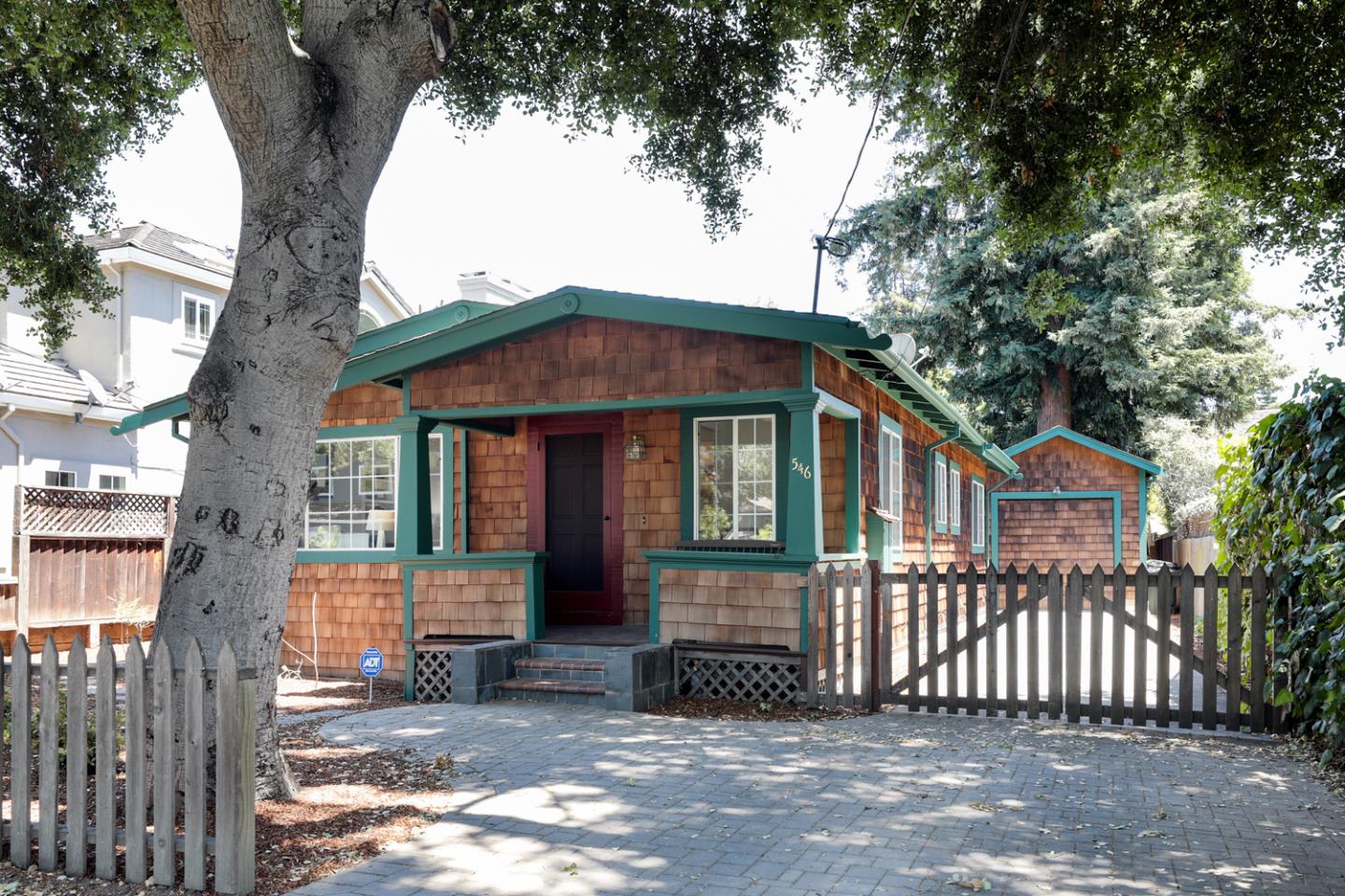 546 9th Ave