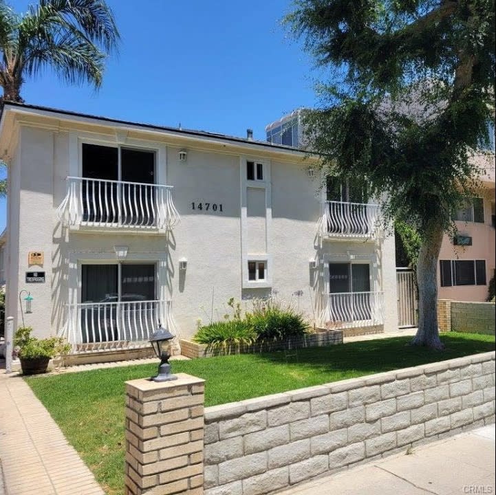 For Sale: 14701 Dickens Street 8 in Sherman Oaks