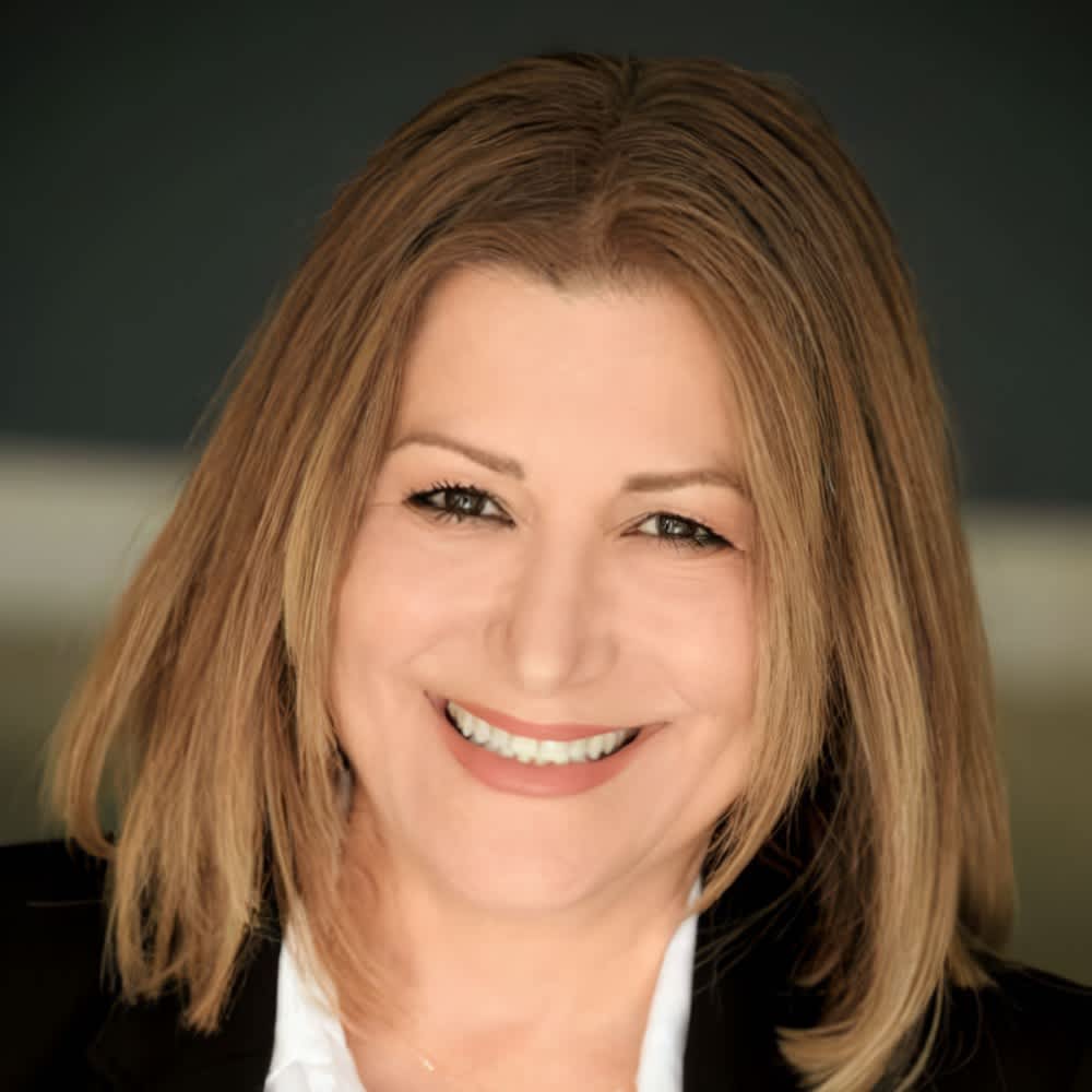 Tina Mansoorian Sherman Oaks Real Estate Agent Headshot